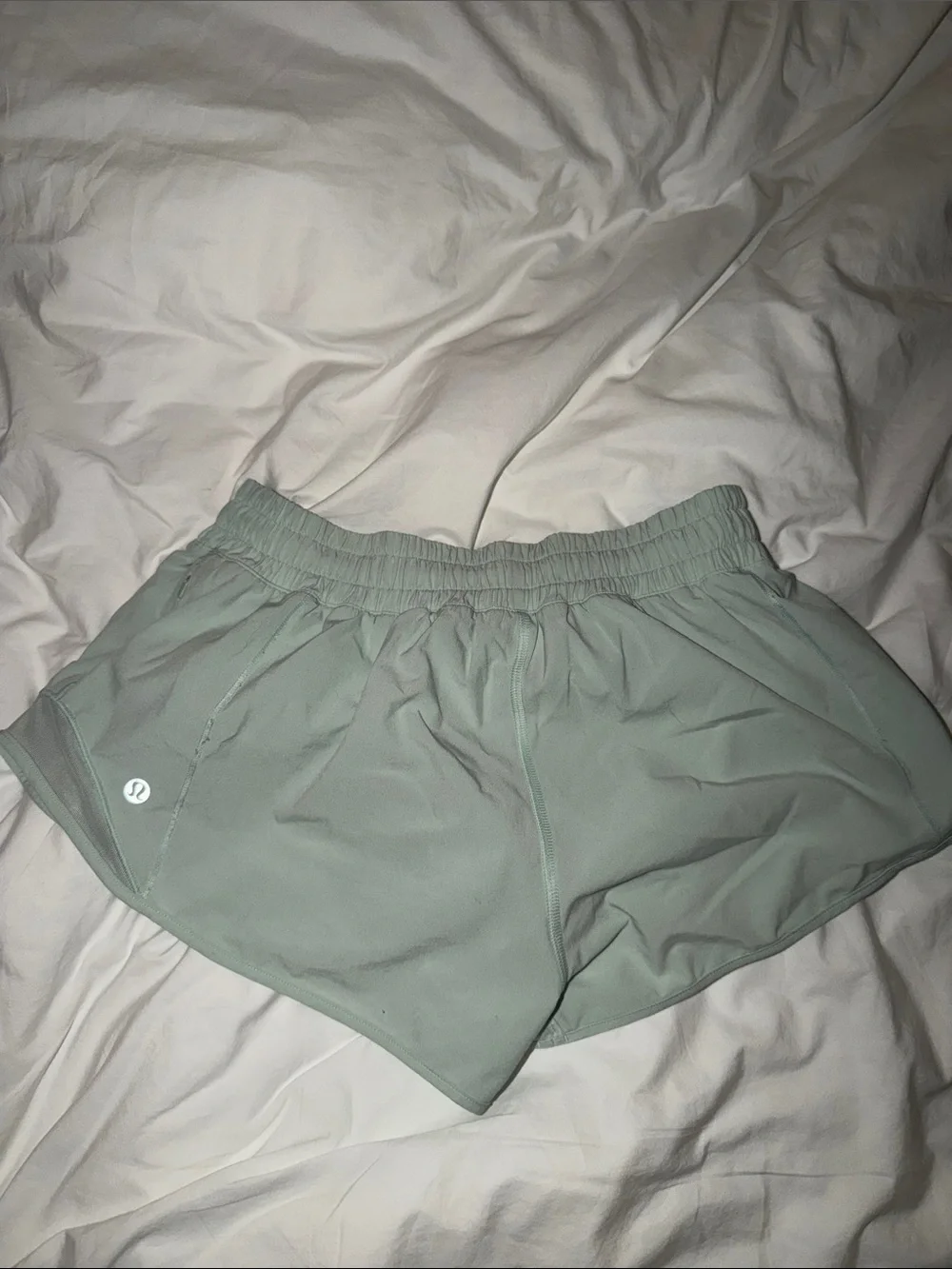 Lululemon hotty hot 2.5” size 6